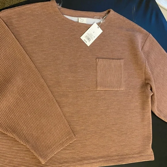Oversized Women’s sweater - Picture 2 of 4